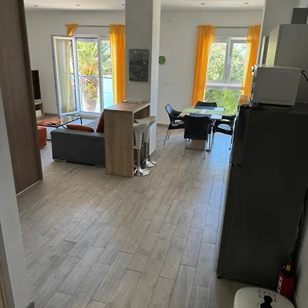 Apartment Oki Gradac (Split-Dalmatia)